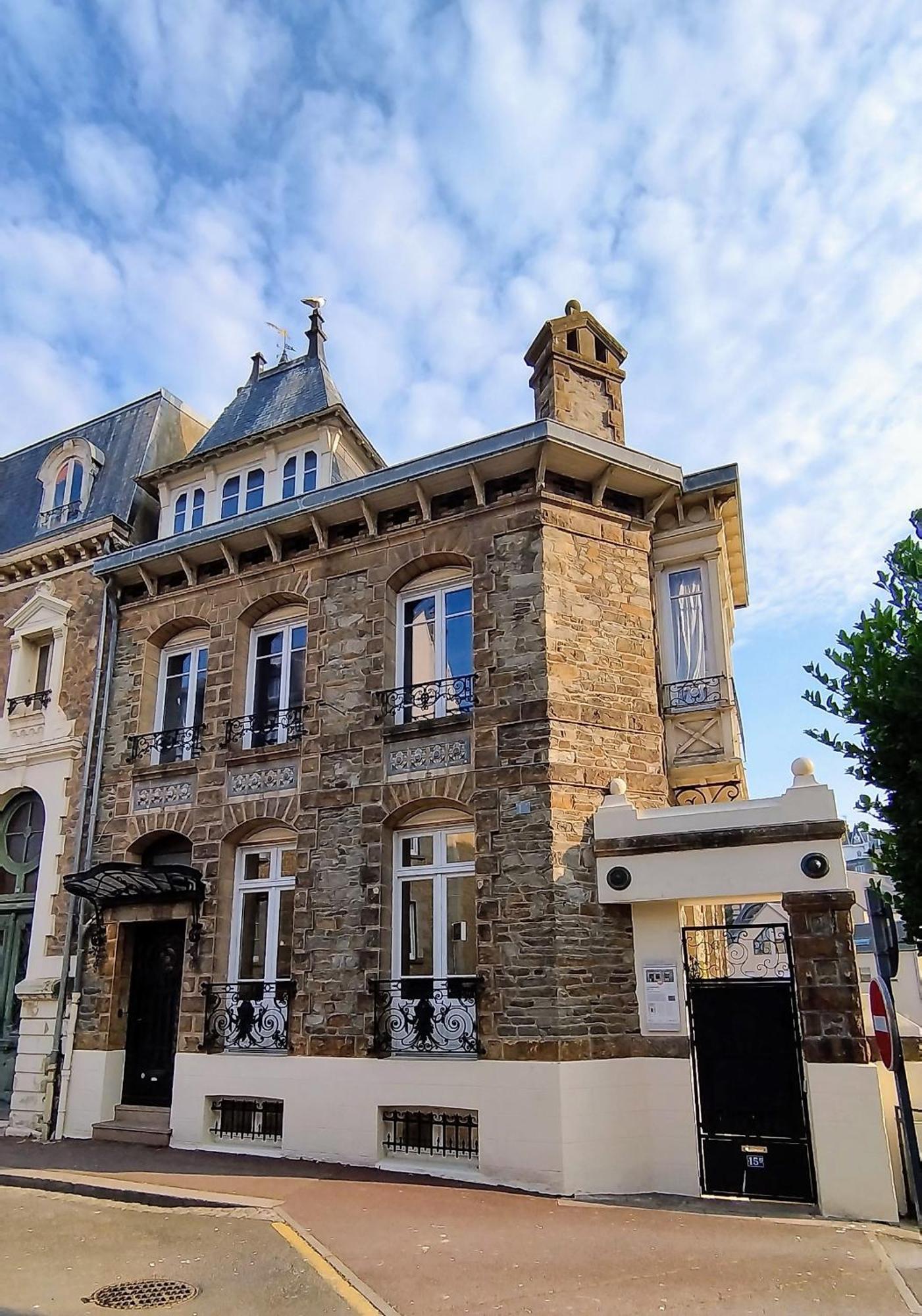 1 Maison Dior, Centre, A 500 M Apartment